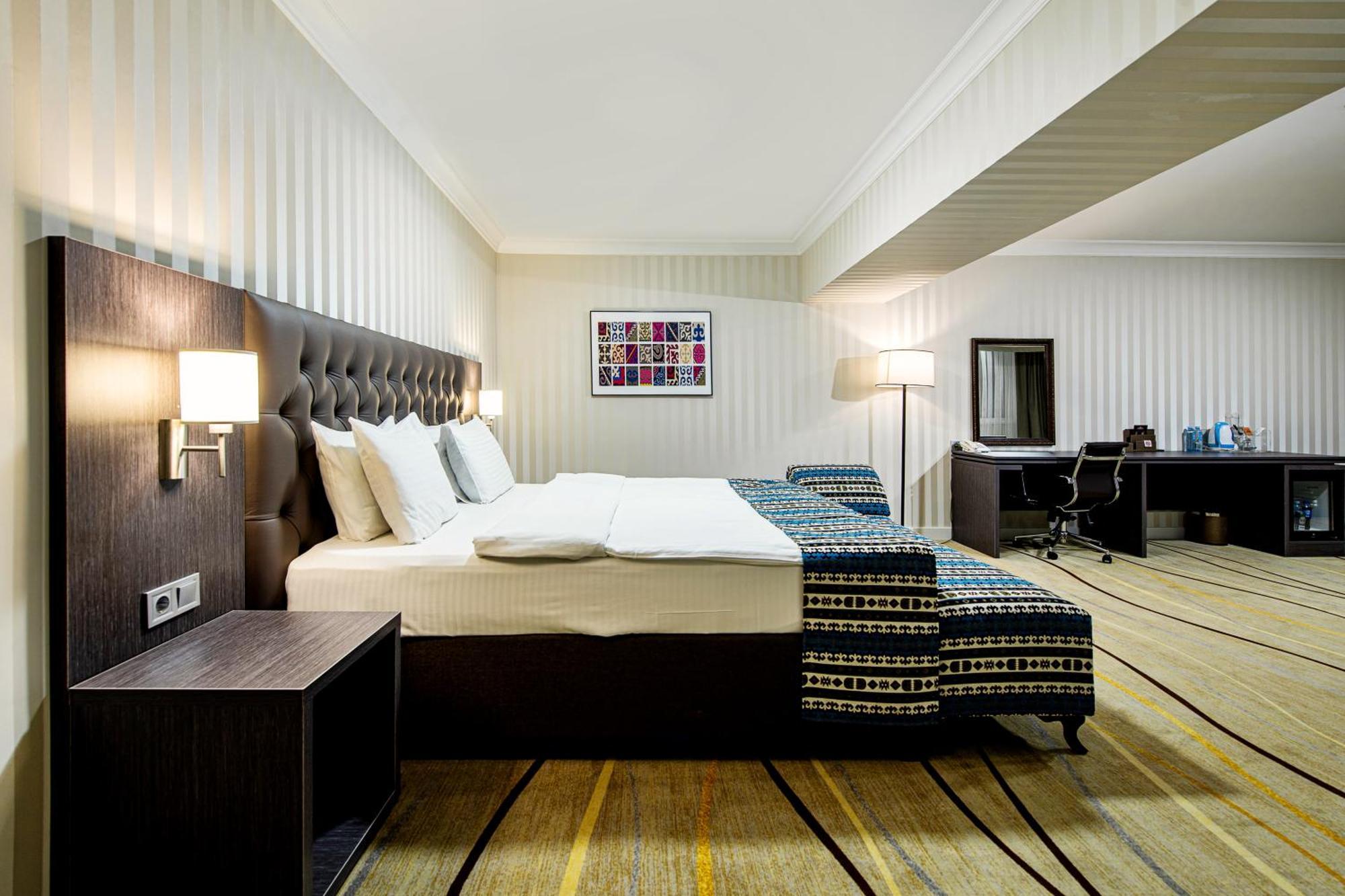 Shymkent Grand Hotel Екстериор снимка