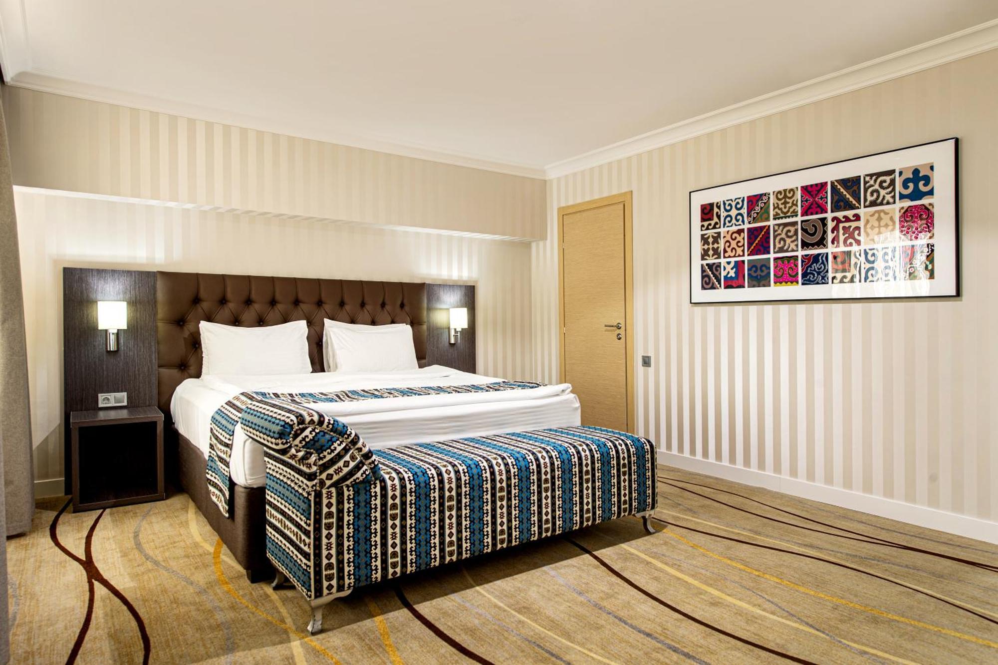 Shymkent Grand Hotel Екстериор снимка