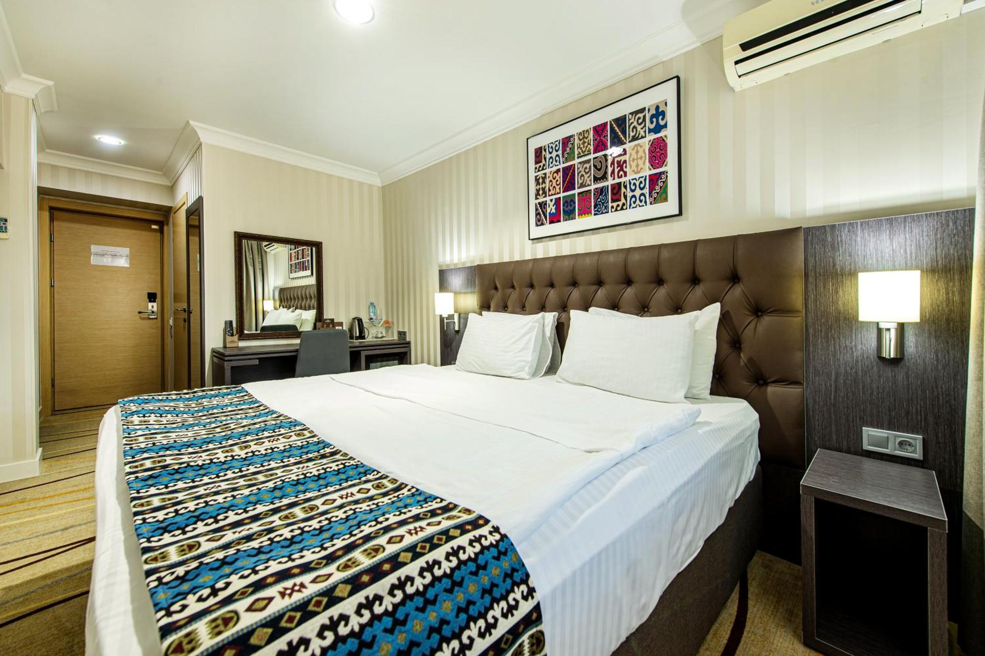 Shymkent Grand Hotel Екстериор снимка
