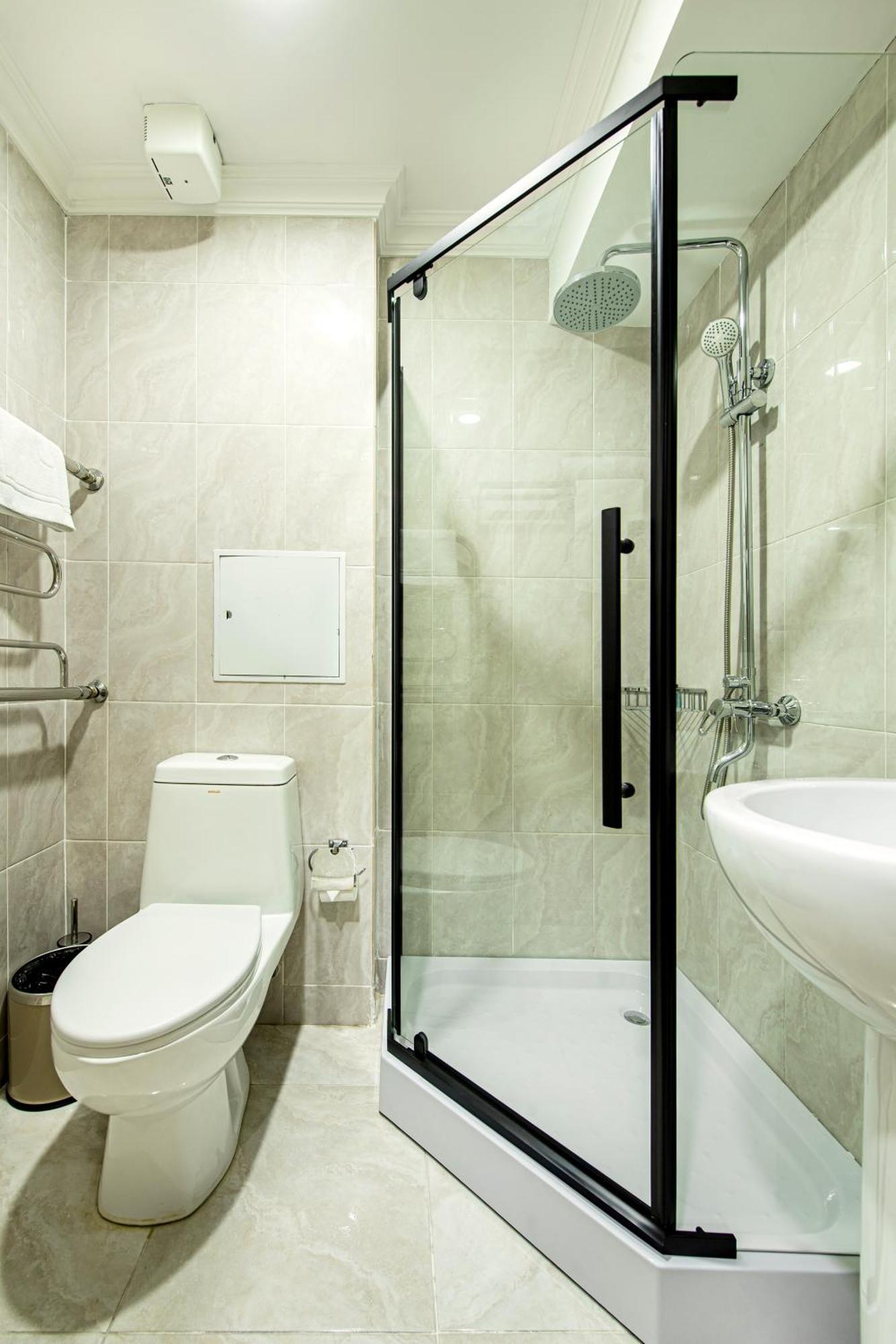 Shymkent Grand Hotel Екстериор снимка