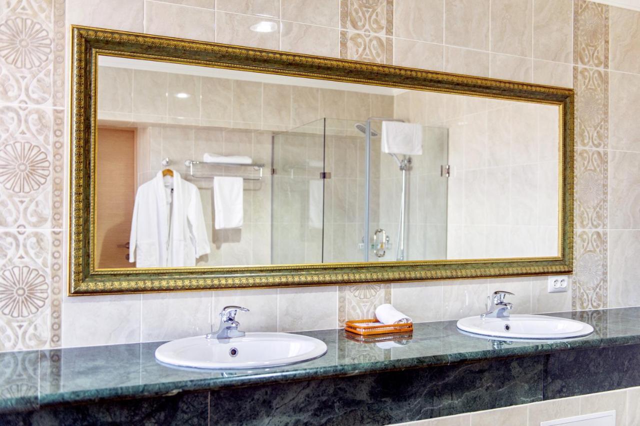 Shymkent Grand Hotel Екстериор снимка