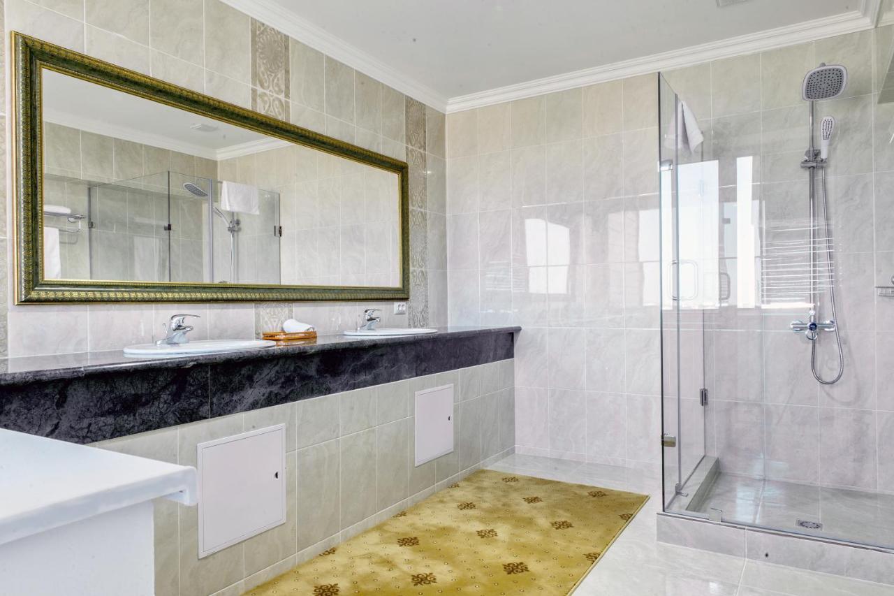 Shymkent Grand Hotel Екстериор снимка
